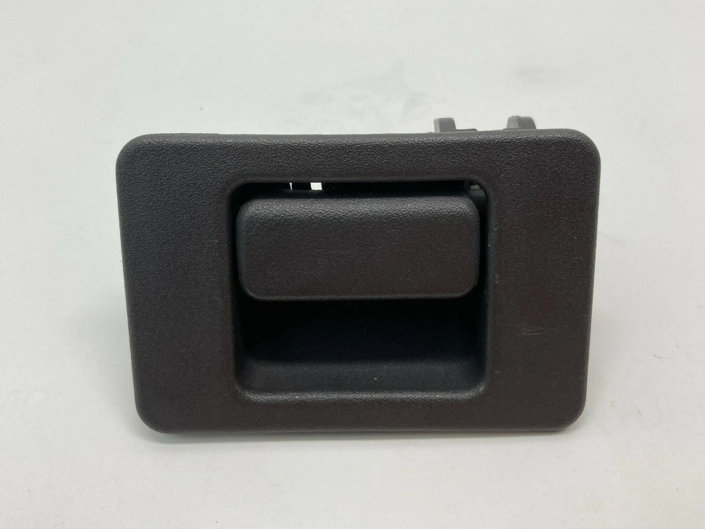 2002-2005 FORD EXPLORER GLOVE BOX DOOR LOCK LATCH HANDLE YL2A-1006004-AAW