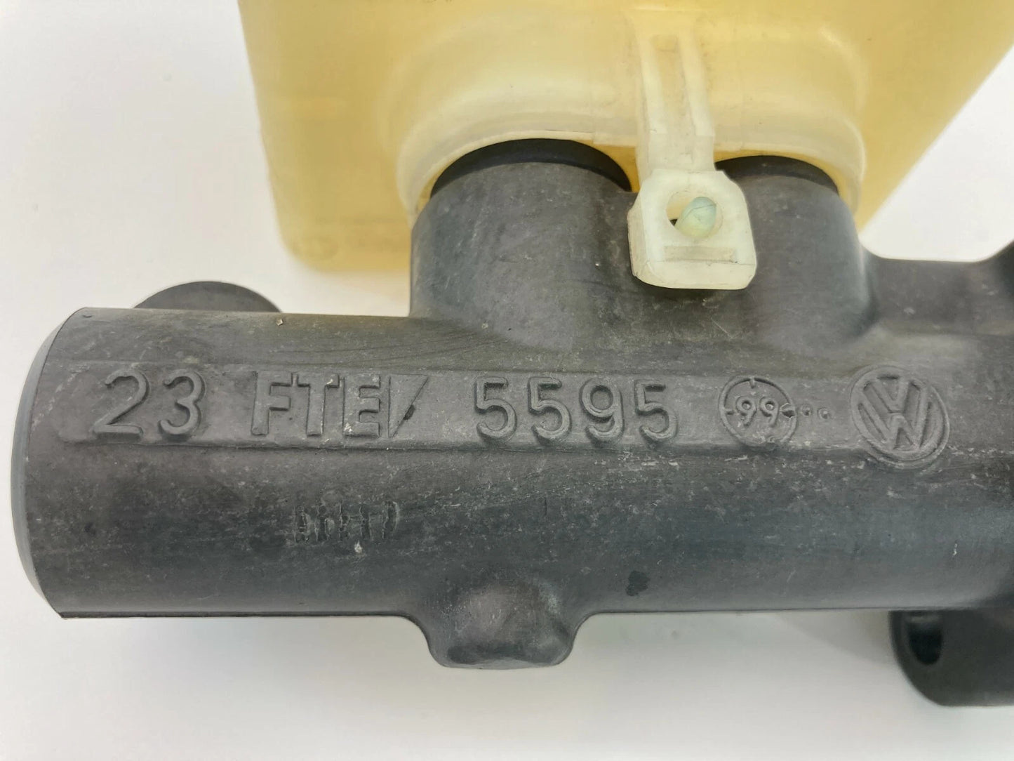 2008 FORD ESCAPE 2.3L BRAKE FUID MASTER CYLINDER W/ RESERVOIR TANK BOTTLE OEM