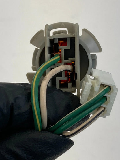 2007-2009 TOYOTA CAMRY FRONT TURN SIGNAL LIGHT BULB SOCKET RETAINER HARNESS OEM