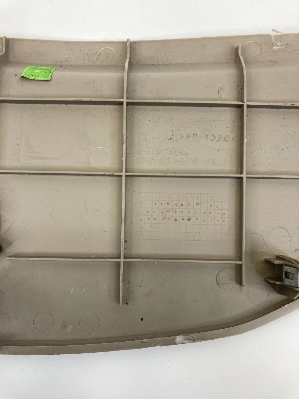 2003-2009 KIA SORENTO FRONT LEFT DASH END CAP COVER TRIM PANEL LID 847303E000