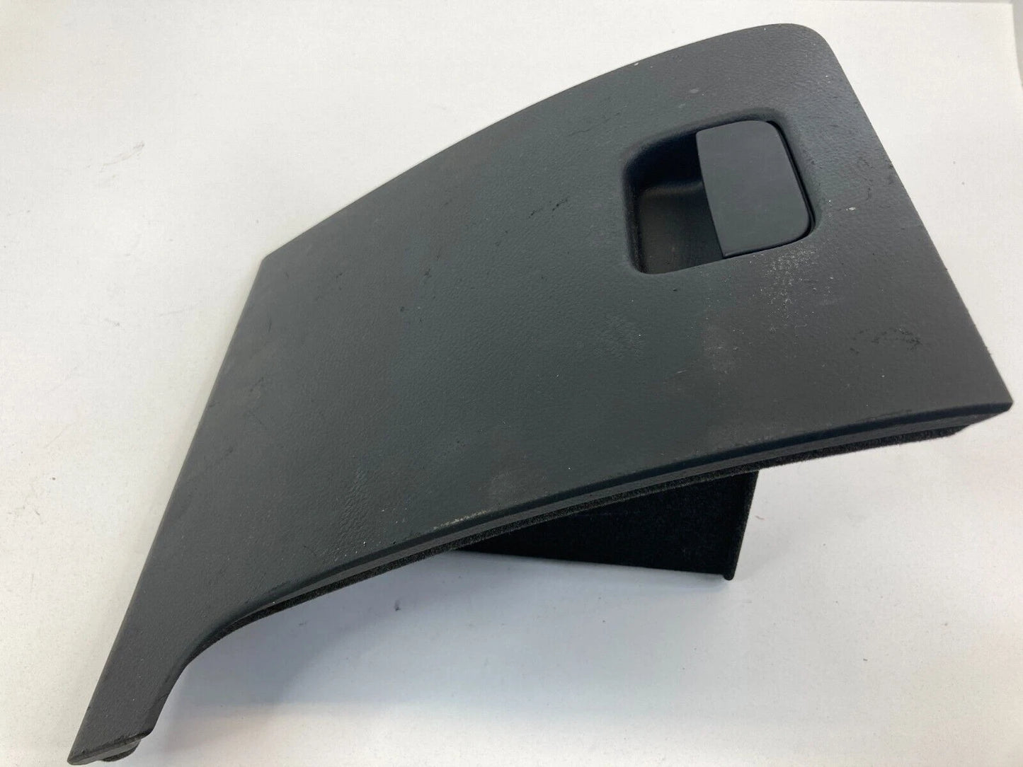 06-10 VOLKSWAGEN PASSAT DASH CENTER LOWER PANEL STORAGE COMPARTMENT 3C1-857-921