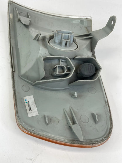 2001 2002 TOYOTA COROLLA RIGHT PASSENGER CORNER PARK TURN SIGNAL LIGHT LAMP