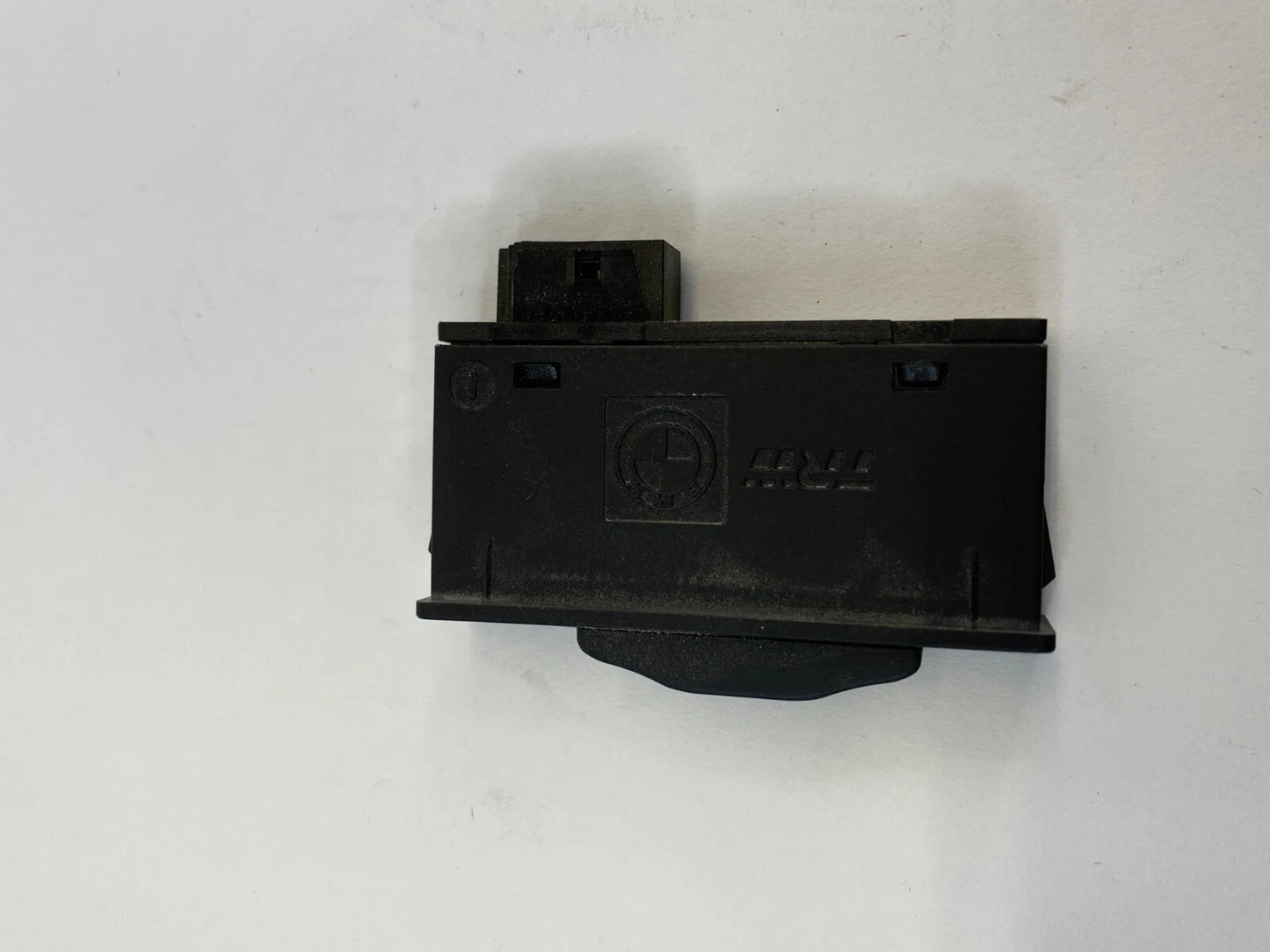 2006 BMW 330I 330XI POWER TRUNK LID RELEASE LOCK CONTROL SWITCH 61318379766 OEM