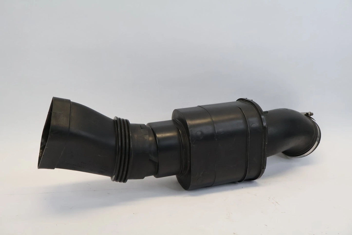 2012-2016 BMW 528I 2.0L L4 AIR INTAKE SILENCER DUCT HOSE TUBE 13717612094 OEM