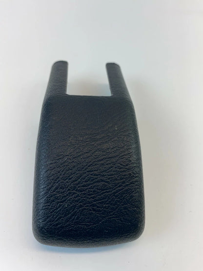 2004-2006 KIA AMANTI FRONT RIGHT SIDE SEAT RAIL TRACK END COVER 88561 3F000 OEM