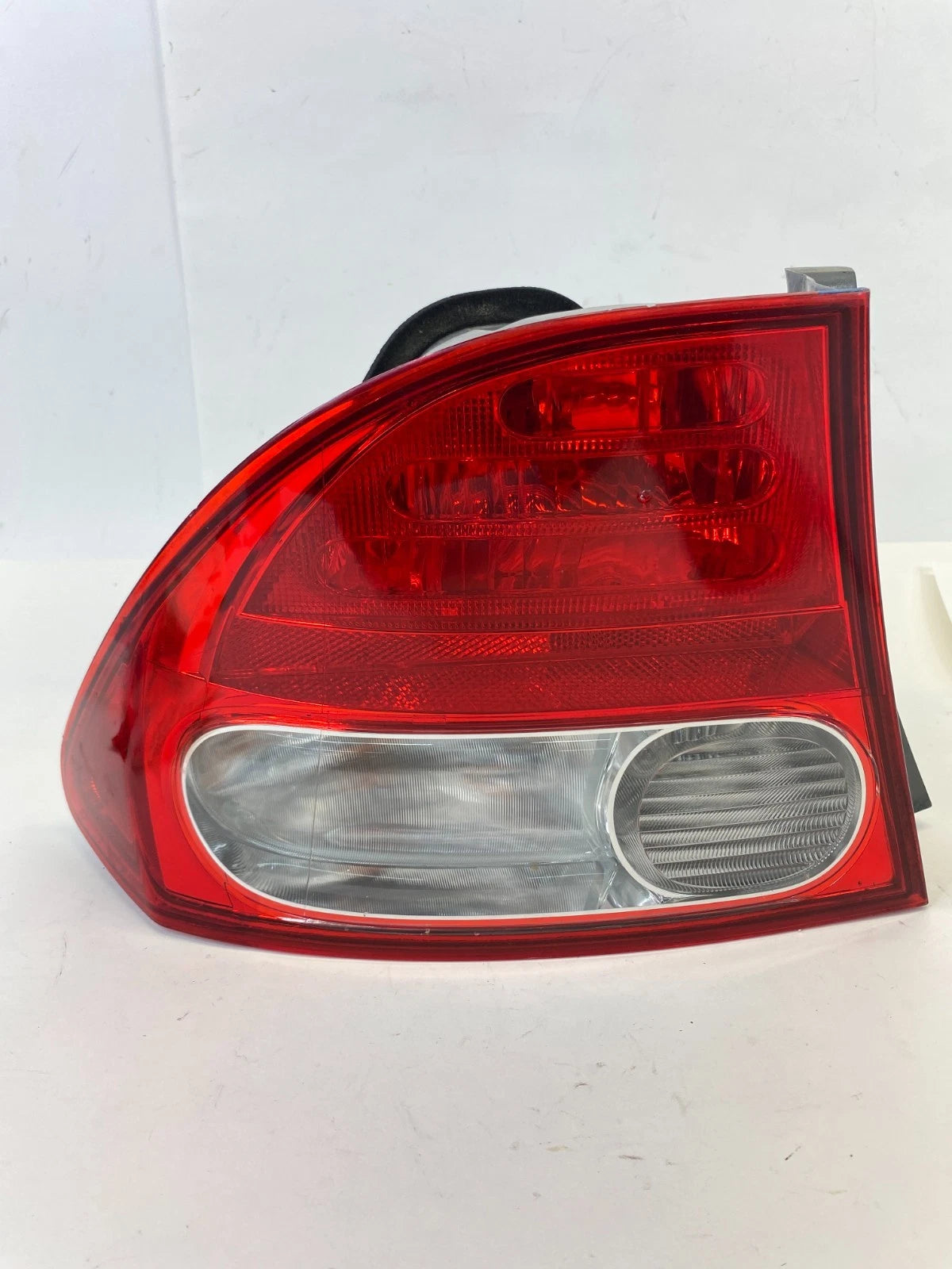 2006 2007 2008 HONDA CIVIC SEDAN LEFT DRIVER TAIL LIGHT OUTER TAILLIGHT ASSEMBLY