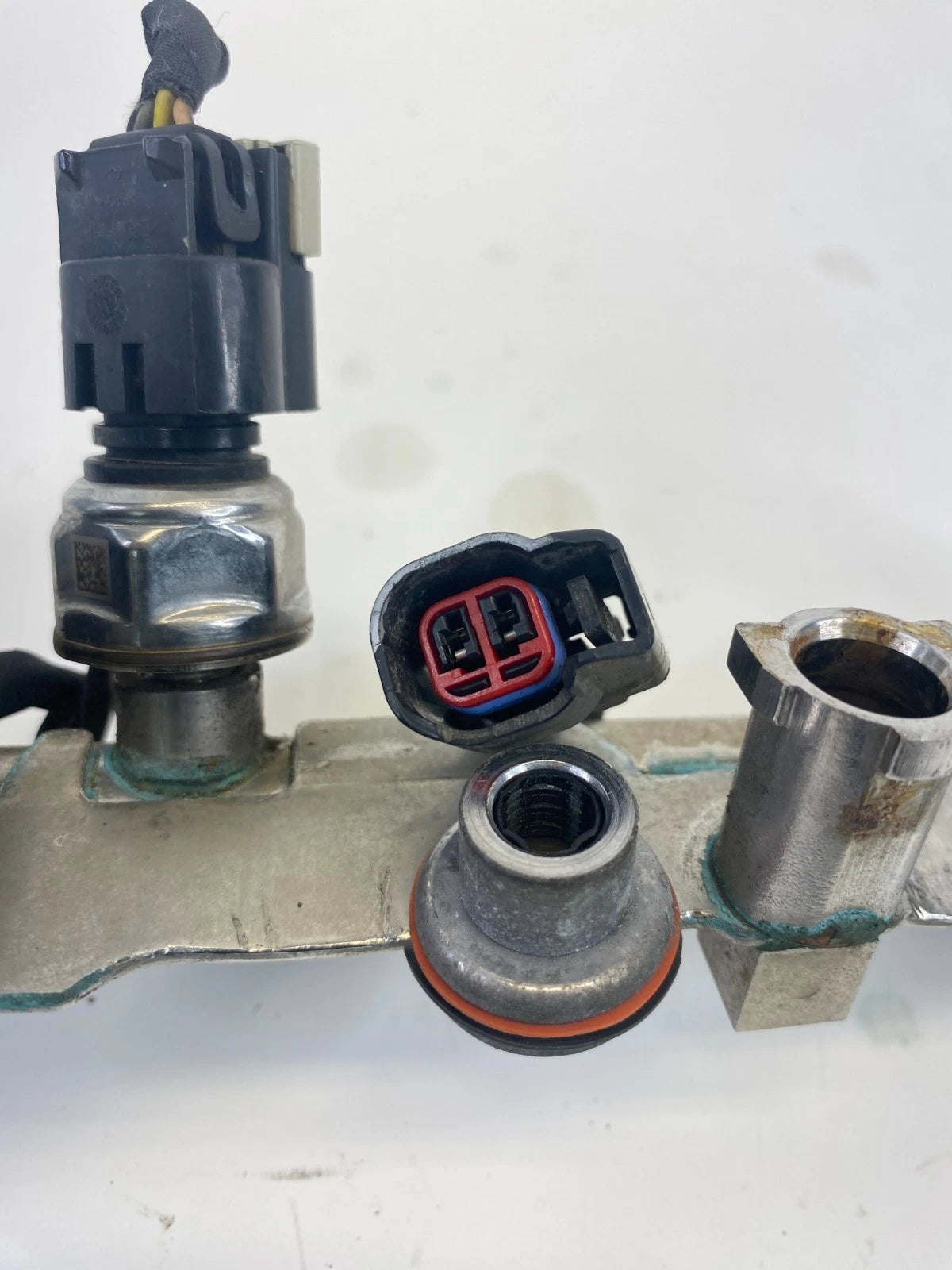 10-17 Chevy Equinox Fuel Injection Rail 2.4L L4 Engine W/Injectors Assy 12608366