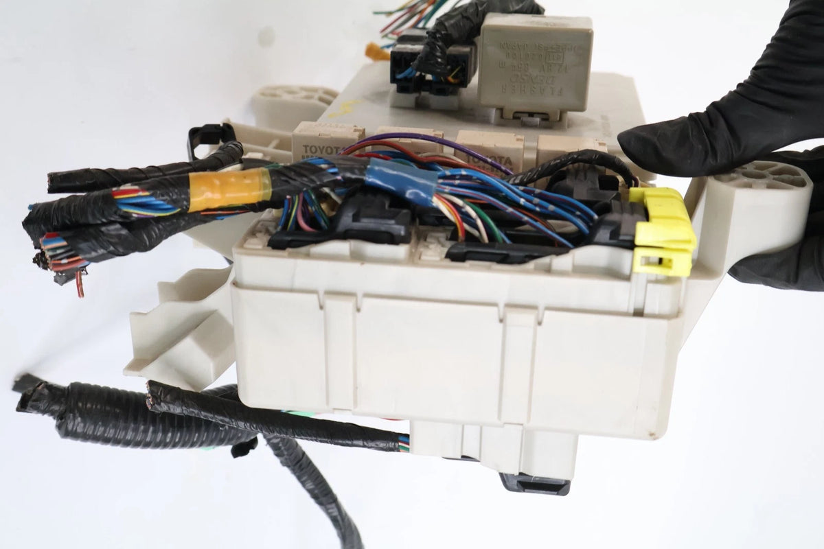 2003-2005 TOYOTA 4RUNNER INTERIOR CABIN FUSE BOX JUNCTION BLOCK OEM 82171-35420