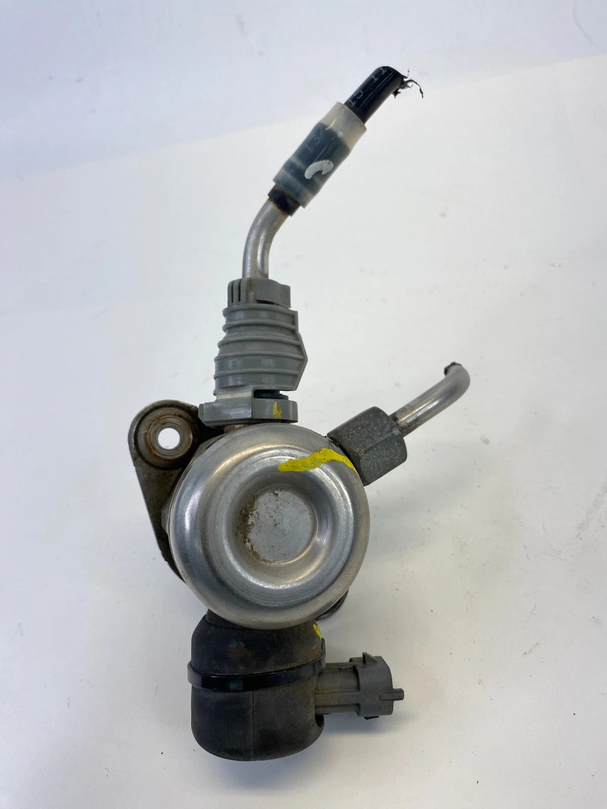 2013 2014 HYUNDAI ACCENT 1.6L ENGINE HIGH PRESSURE FUEL PUMP 35320-2B140 OEM