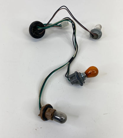 2000 2001 MAZDA MPV LX REAR TAIL LIGHT TAILLIGHT LAMP WIRE SOCKET HARNESS OEM