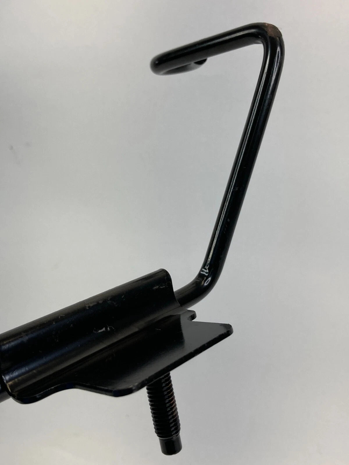 2010-2019 LINCOLN MKT REAR FLOOR JACK BRACKET SUPPORT SPARE RETAINER OEM