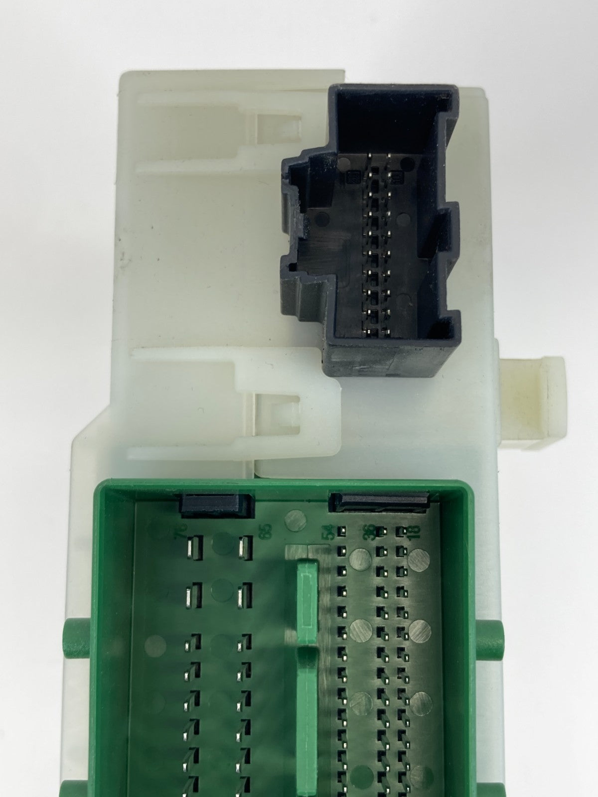 2008-2012 Land Rover LR2 Interior Dash Fuse Relay Box Compartment 6G9T-14D572-KA