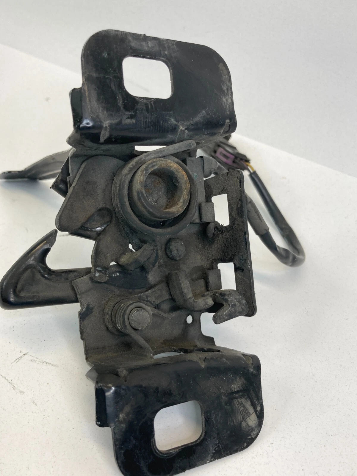 2009 2010 2011 2012 CHEVROLET TRAVERSE FRONT SIDE HOOD LATCH LOCK ASSEMBLY OEM