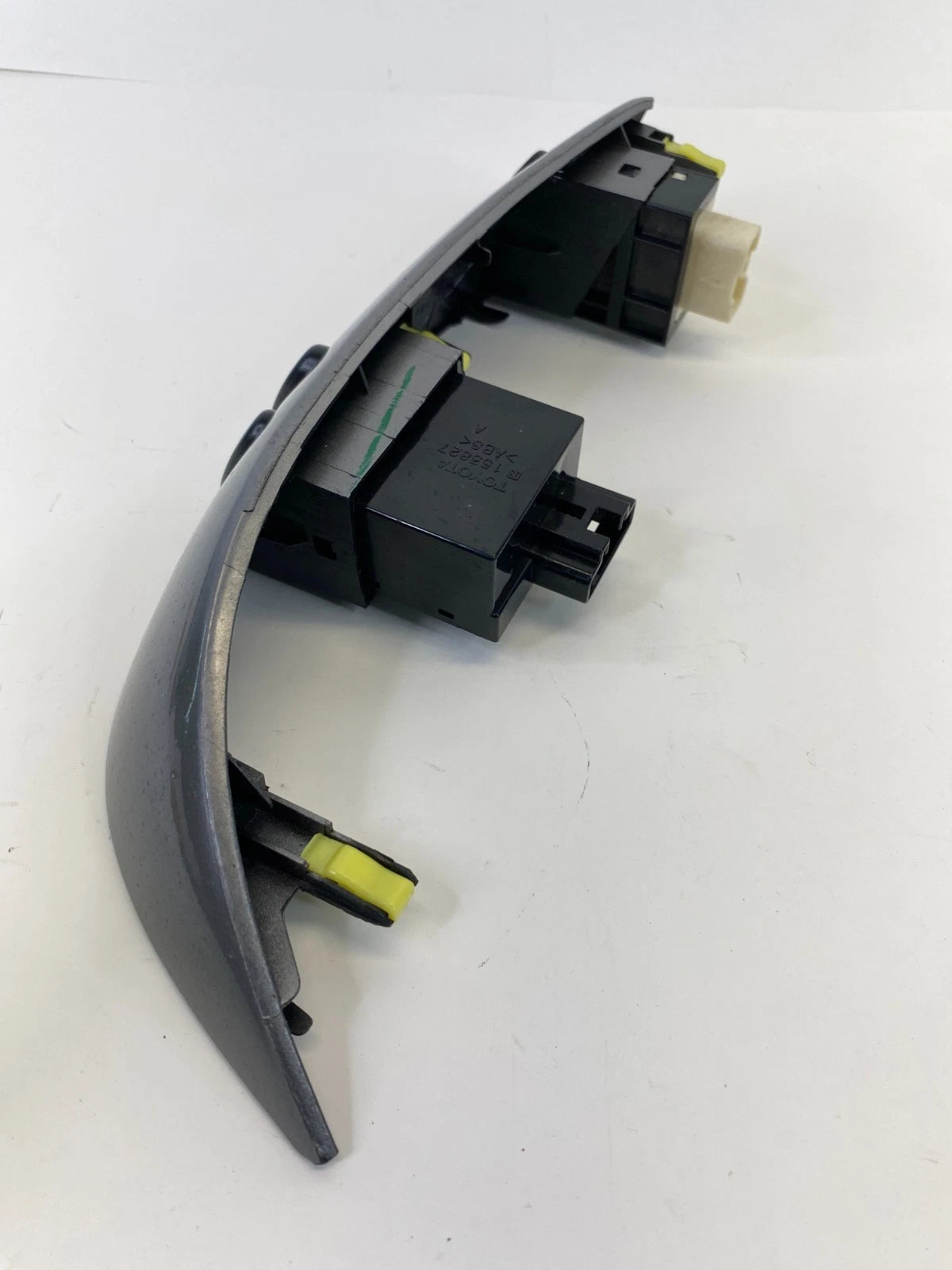 06-10 TOYOTA SIENNA LH DASH HAZARD LIGHT & DEFROST SWITCHES PANEL 55412-AE011