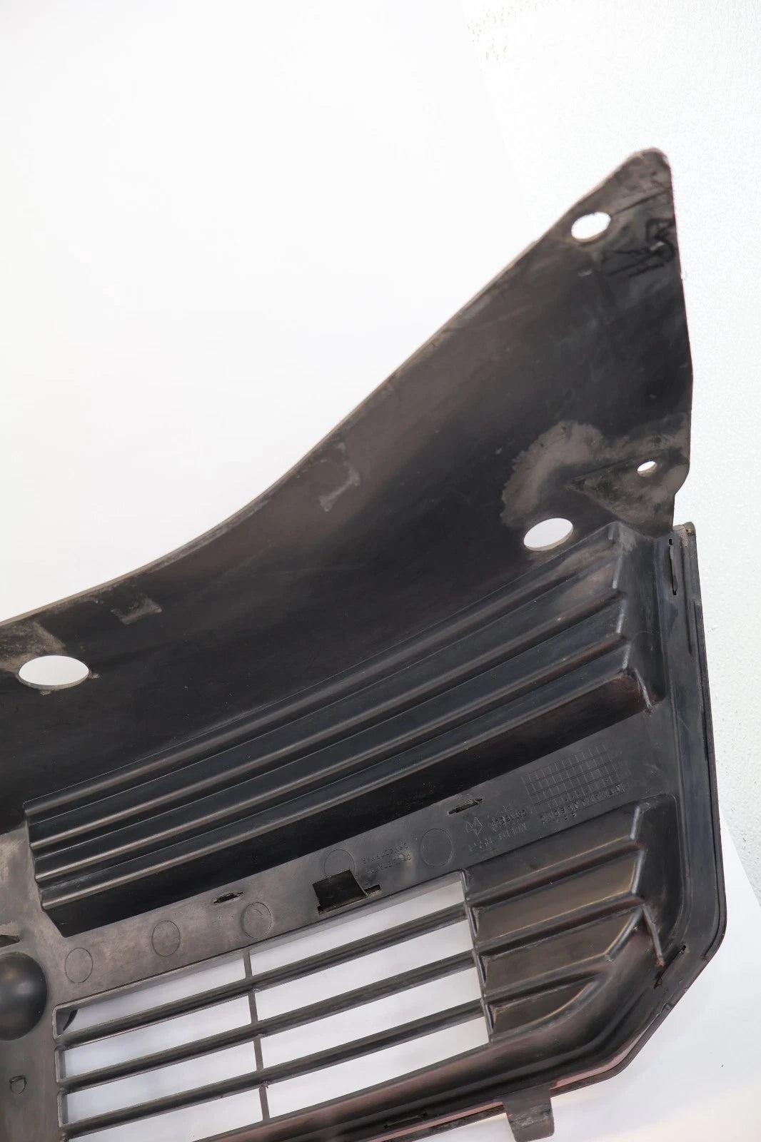 2009-2012 DODGE AVENGER FRONT UPPER BUMPER RADIATOR GRILLE W/ EMBLEM OEM