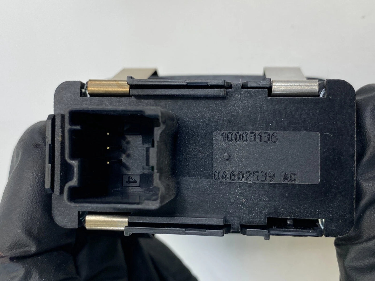 08-10 CHRYSLER TOWN & COUNTRY REAR LEFT DOOR POWER WINDOW SWITCH 04602539AC OEM