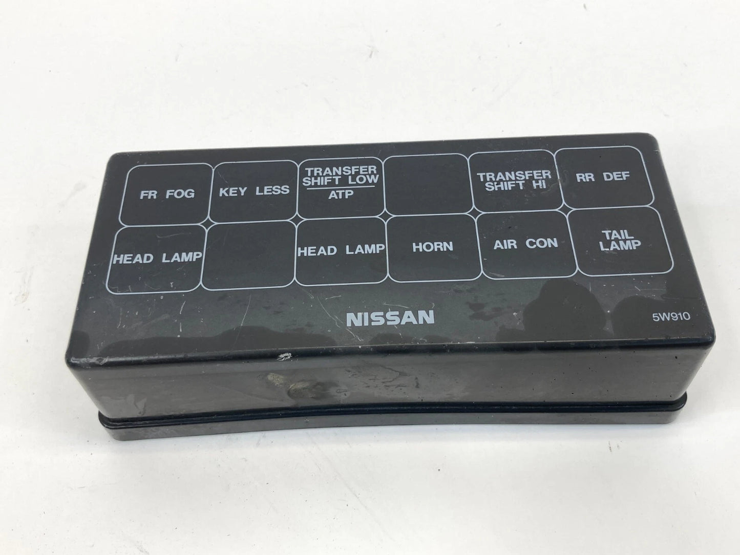 2001-2004 NISSAN PATHFINDER 3.5L A/T UNDER HOOD FUSE RELAY BOX COVER LID OEM