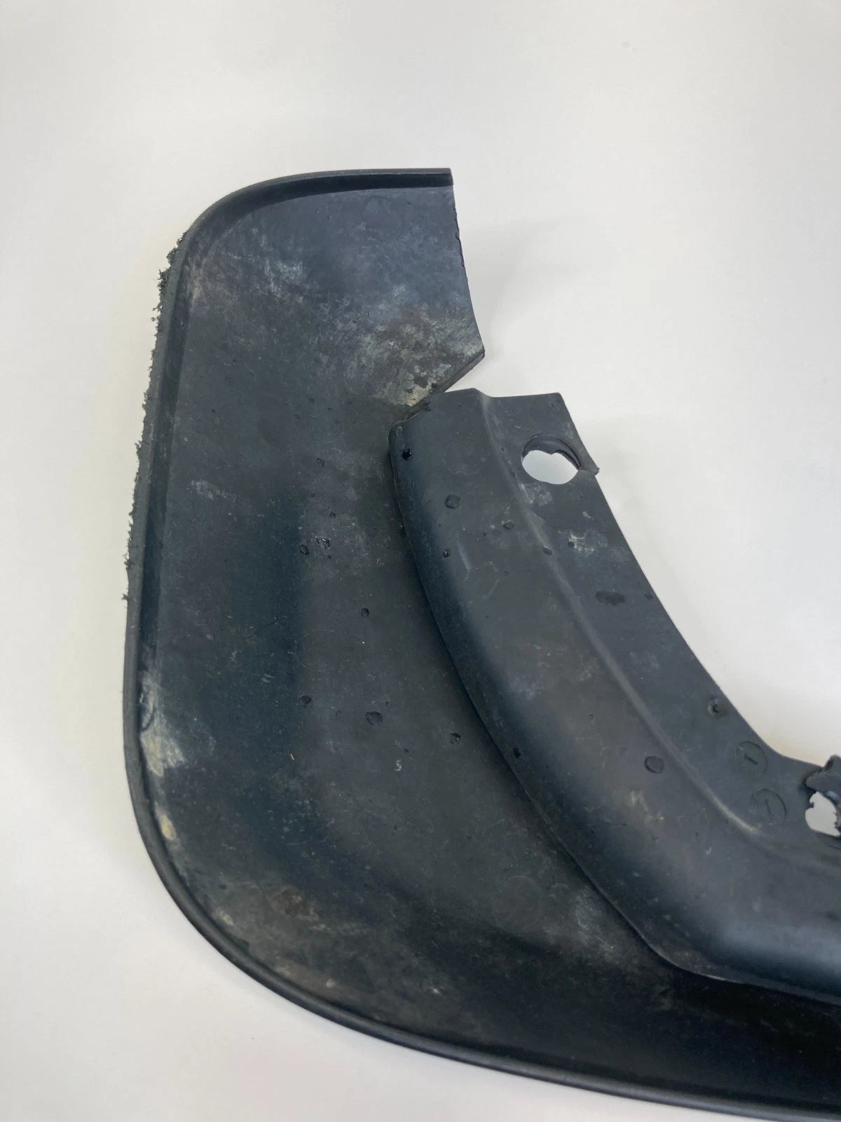 2011-2018 Volvo S60 2015-2018 V60 Rear Left Side Mud Flap Guard 31265333 OEM