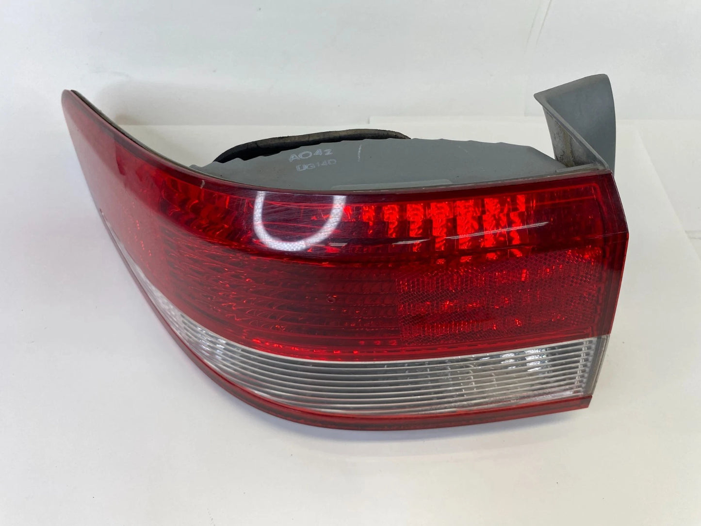 03 04 HONDA ACCORD SEDAN REAR LEFT DRIVER SIDE TAIL LIGHT TAILLIGHT LAMP OUTER
