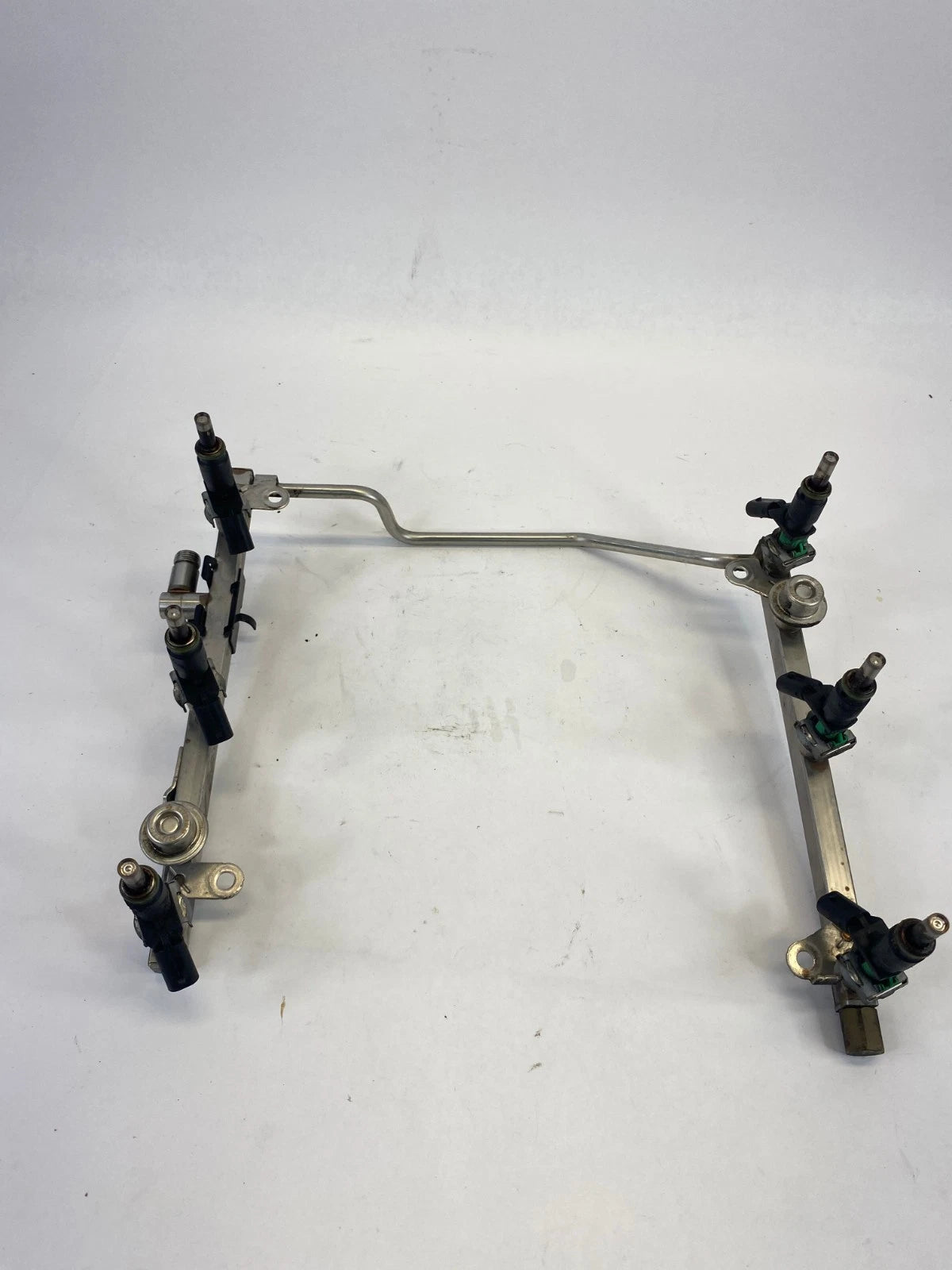 2010-2012 MERCEDES-BENZ GLK-350 FRONT ENGINE FUEL INJECTORS RAIL OEM A2720701395
