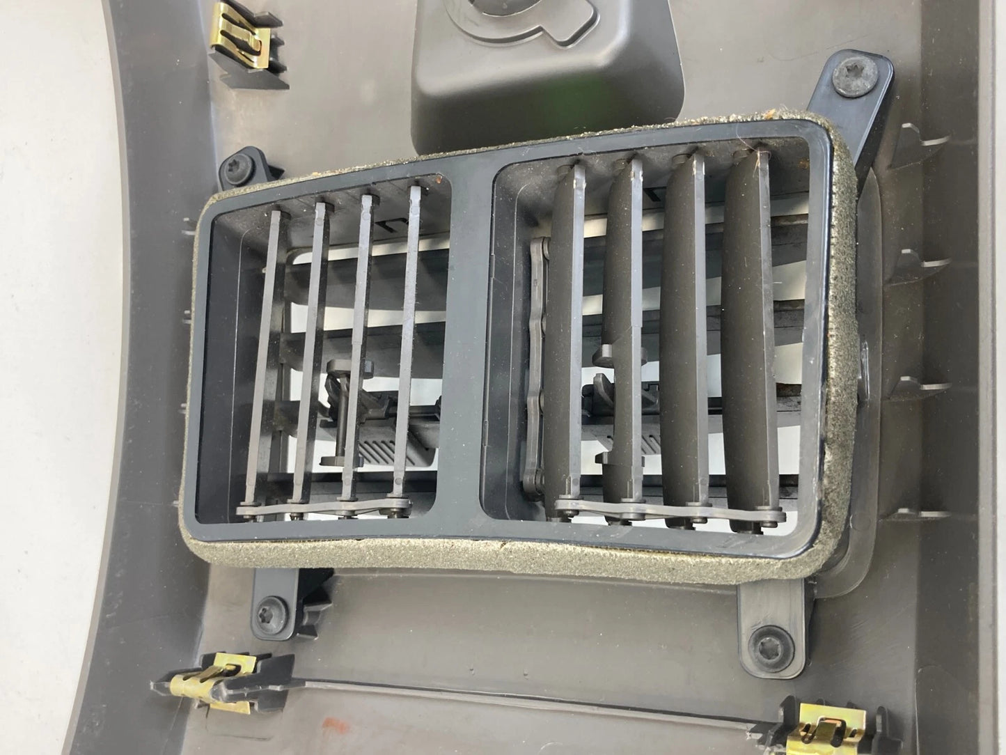 2008 LINCOLN MKX REAR CENTER CONSOLE AC AIR VENT W/ POWER OUTLET 8T4378045E24A