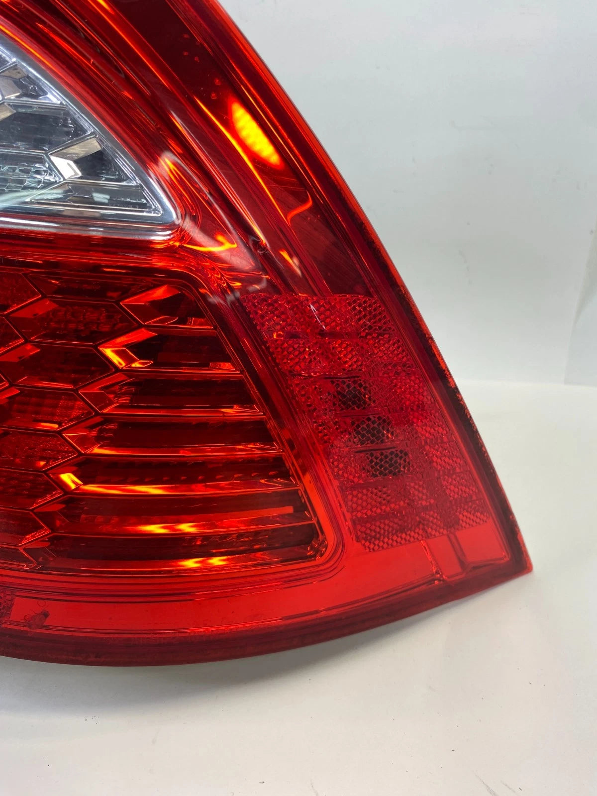 10-12 FORD FUSION SEDAN REAR RIGHT SIDE TAILLIGHT TAIL LAMP 9E53-13B504-A OEM