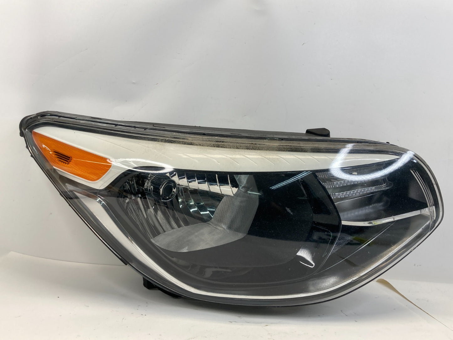 2014-2016 Kia Soul Front Right Side Headlight Headlamp Head Lamp Halogen OEM