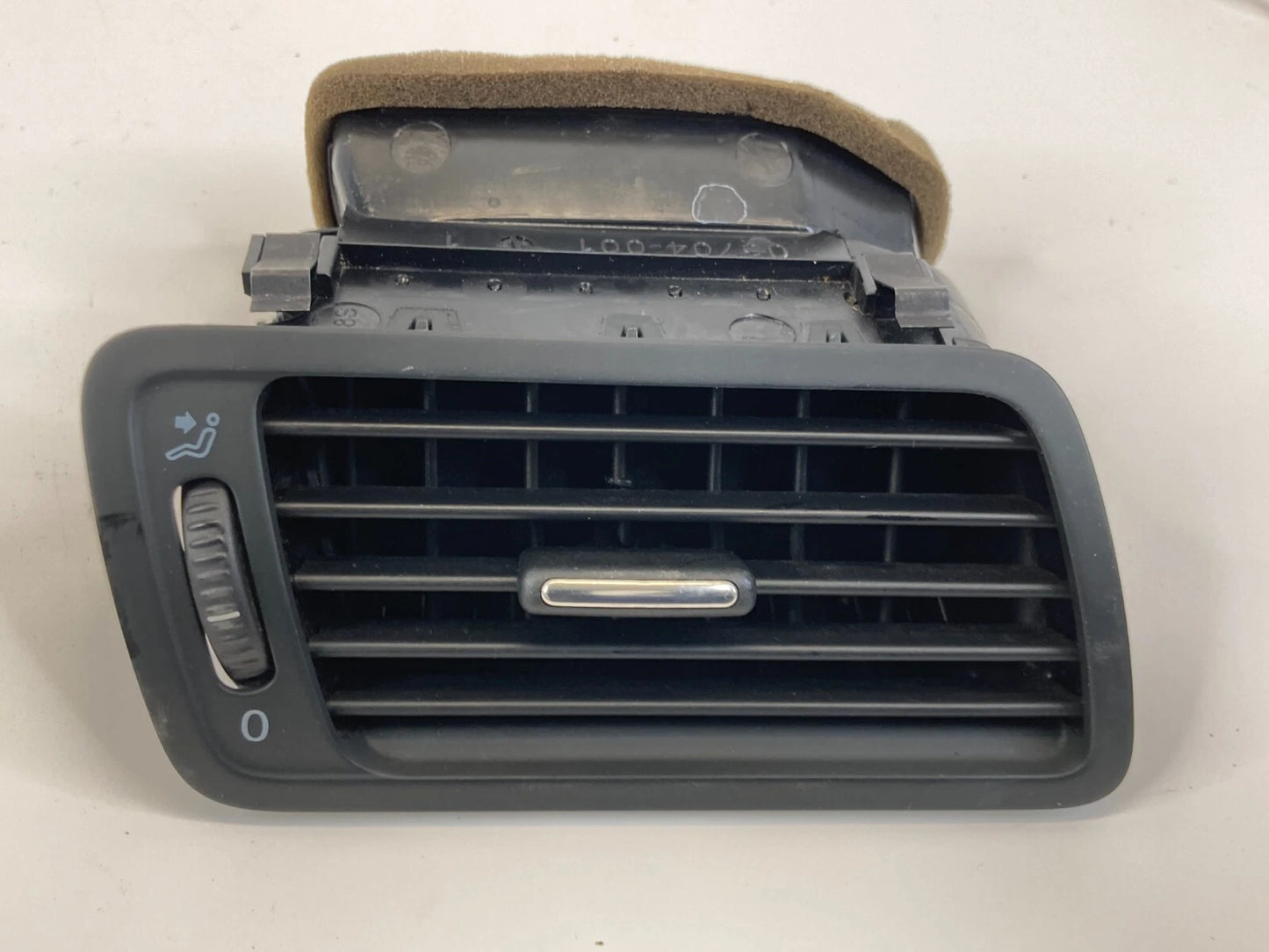 2009-2011 VOLKSWAGEN CC FRONT RIGHT PASSENGER SIDE OUTER DASH AIR VENT GRILLE