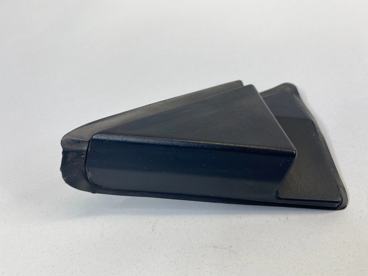 2011 NISSAN VERSA SEDAN REAR LEFT DRIVER EXTERIOR OUTER CORNER MOLDING COVER