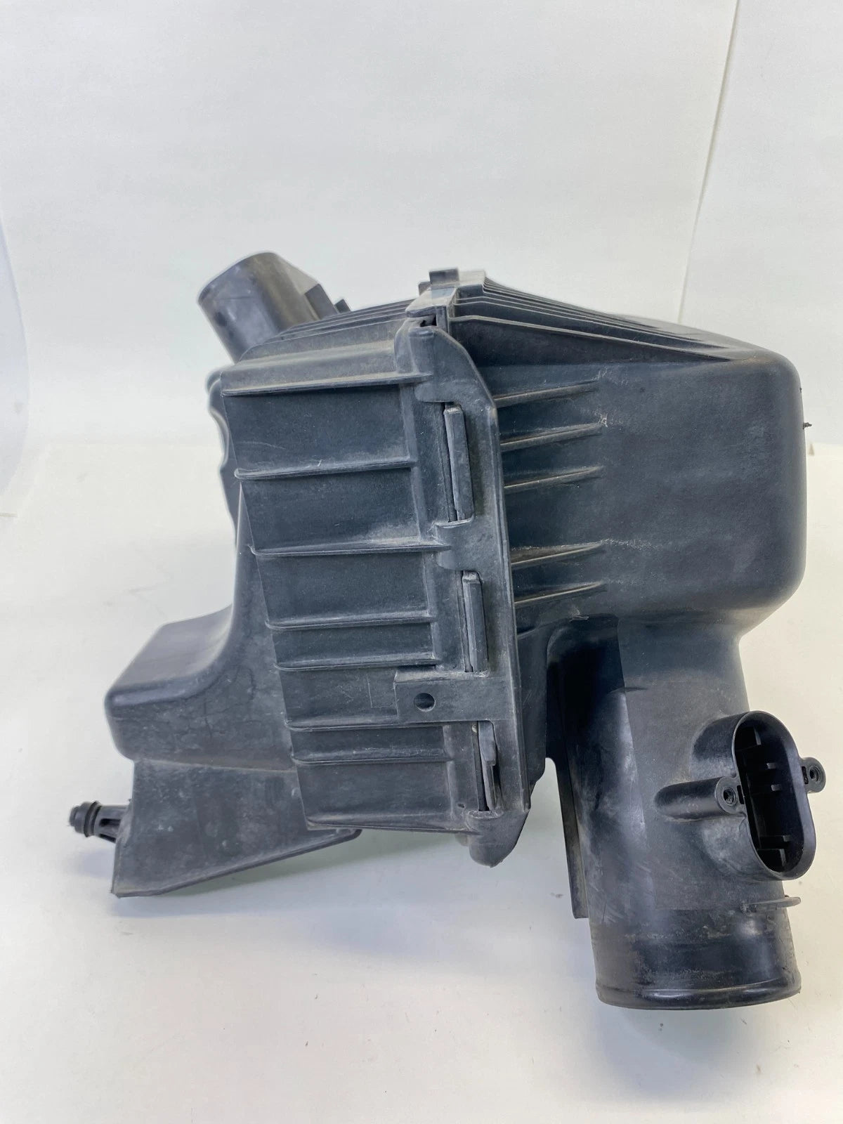 2012-2017 CHEVROLET SONIC AIR CLEANER FILTER BOX INTAKE HOUSING 95969687 OEM