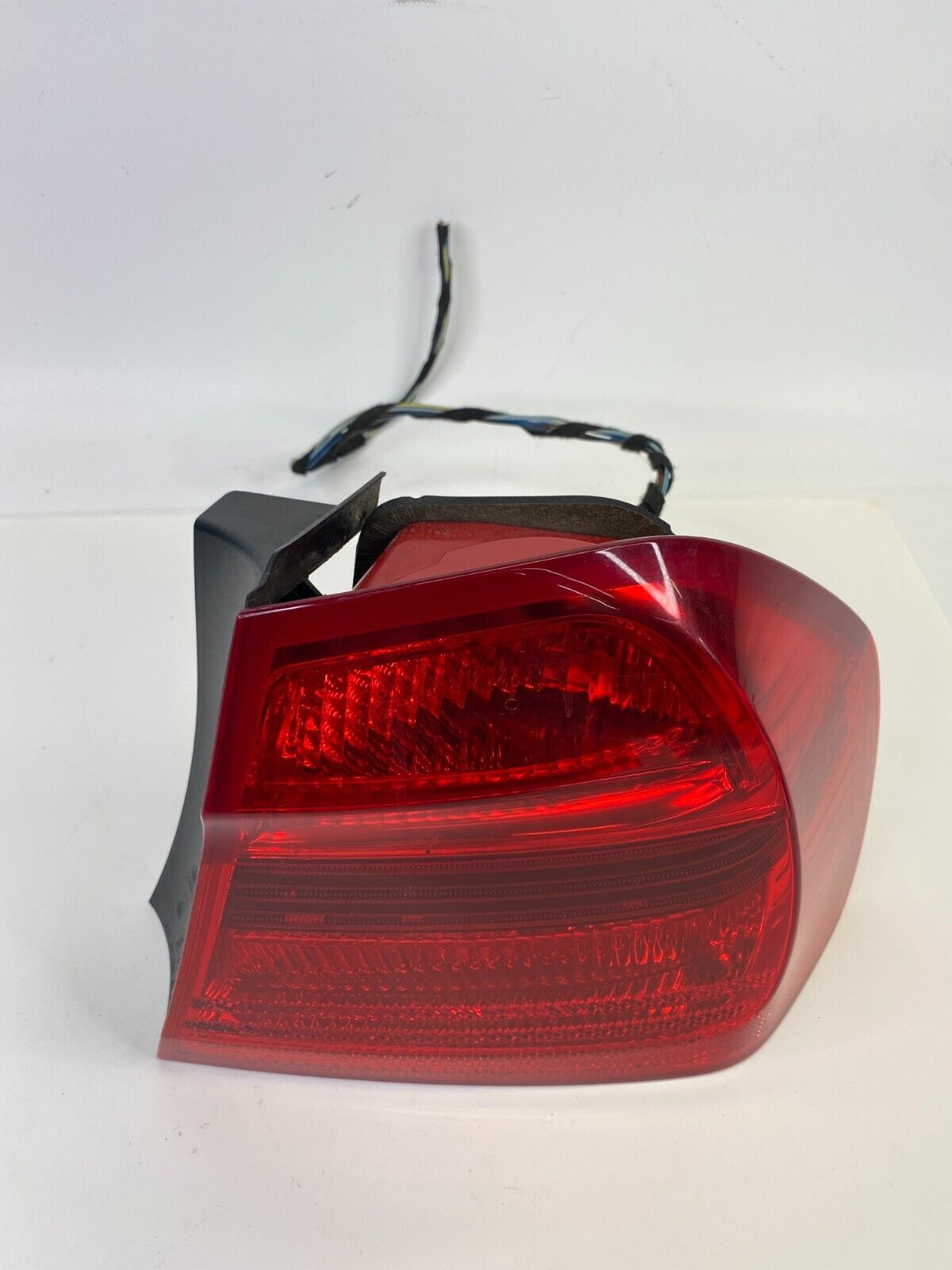 2007 2008 BMW 328xi Rear Right Side Exterior Outer Taillight Lamp I090028 OEM