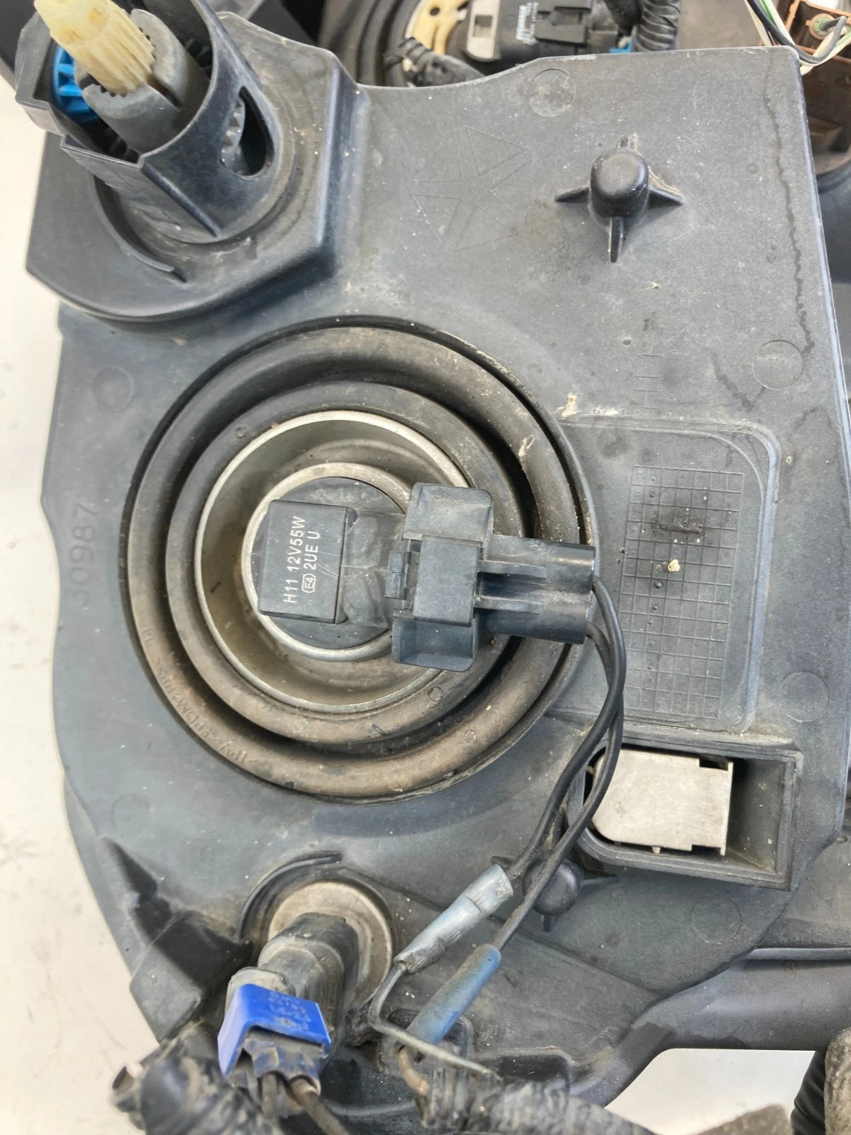 2011-2013 DODGE DURANGO LEFT DRIVER HEADLIGHT HEADLAMP HALOGEN 55079367AB