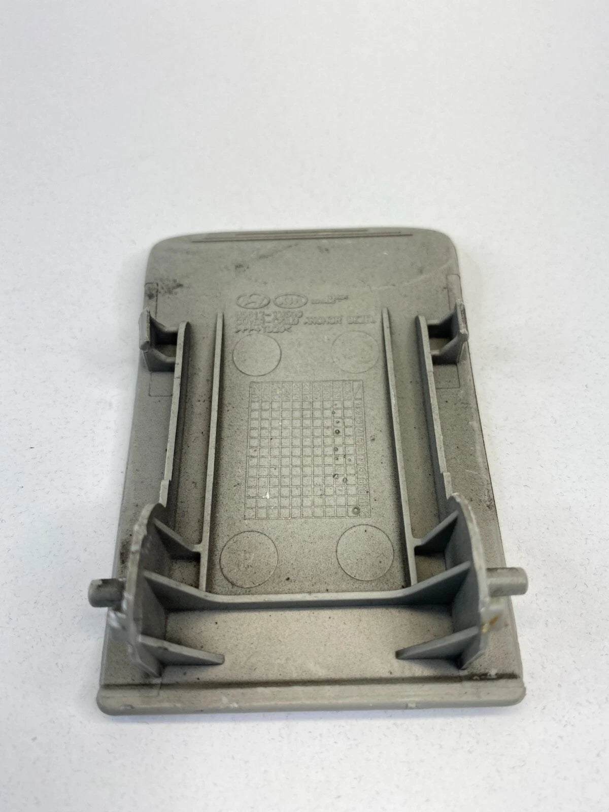 10 11 12 13 KIA FORTE SEDAN REAR CHILD ANCHOR COVER TRIM BEZEL 85612-1M500 OEM