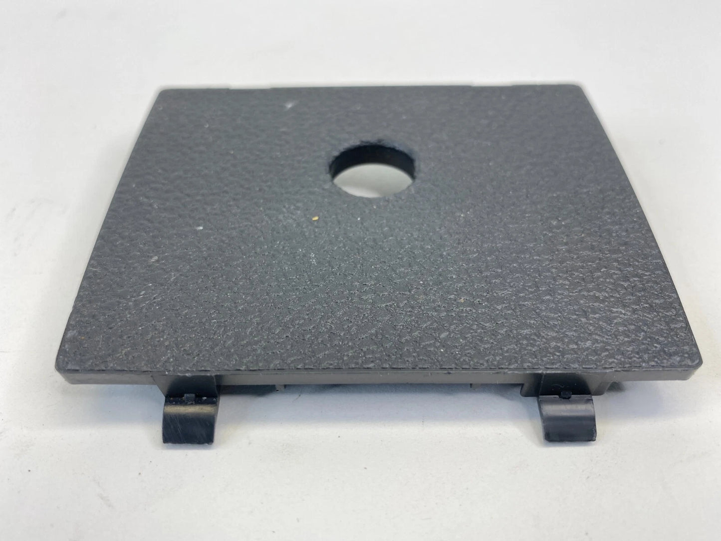 2012-2019 VOLKSWAGEN PASSAT REAR CENTER CONBSOLE TRIMN BRACKET COVER 561863080