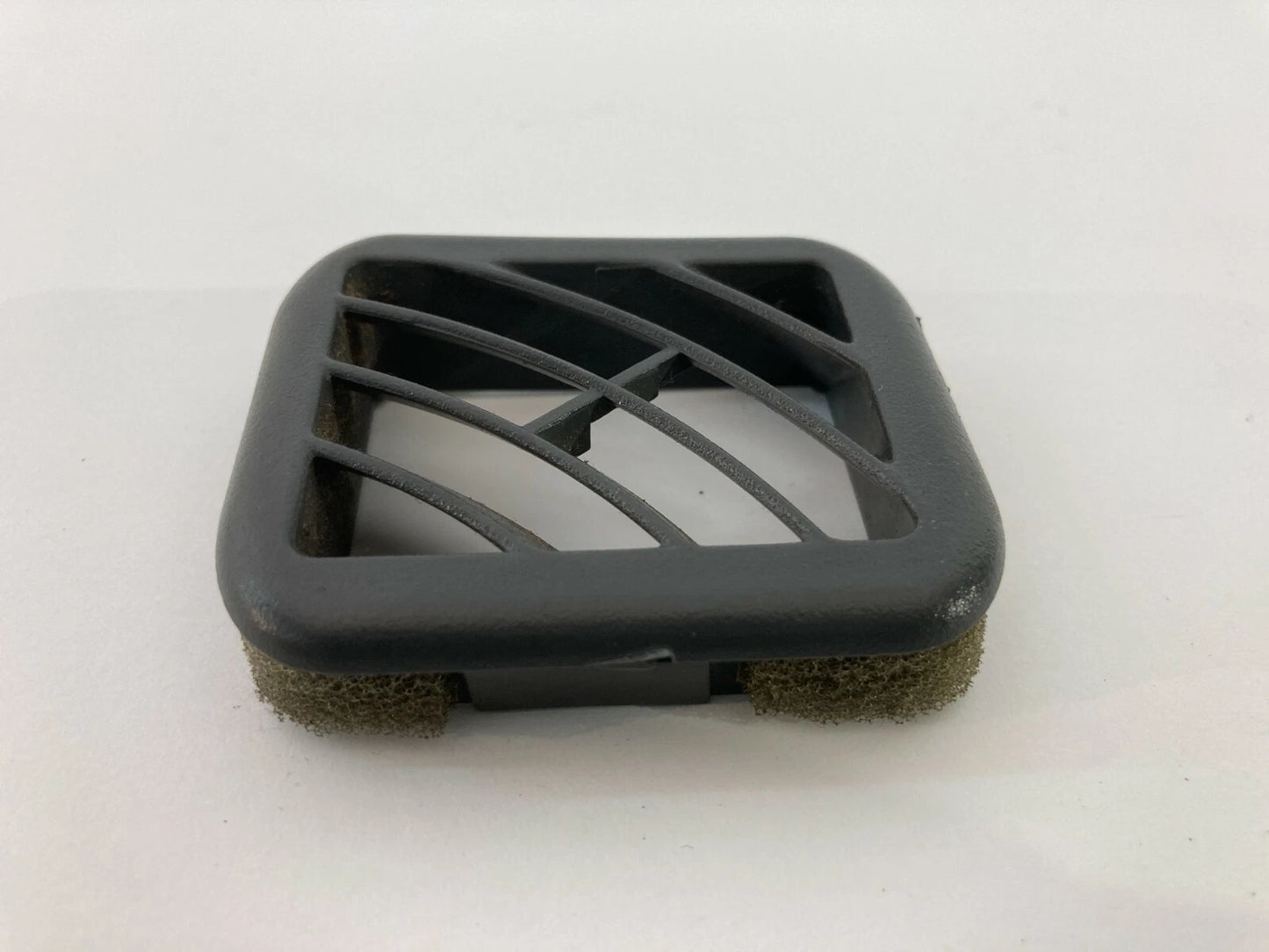 2002 2003 GMC ENVOY XL CENTER CONSOLE AC AIR VENT OUTLET GRILLE COVER BEZEL OEM