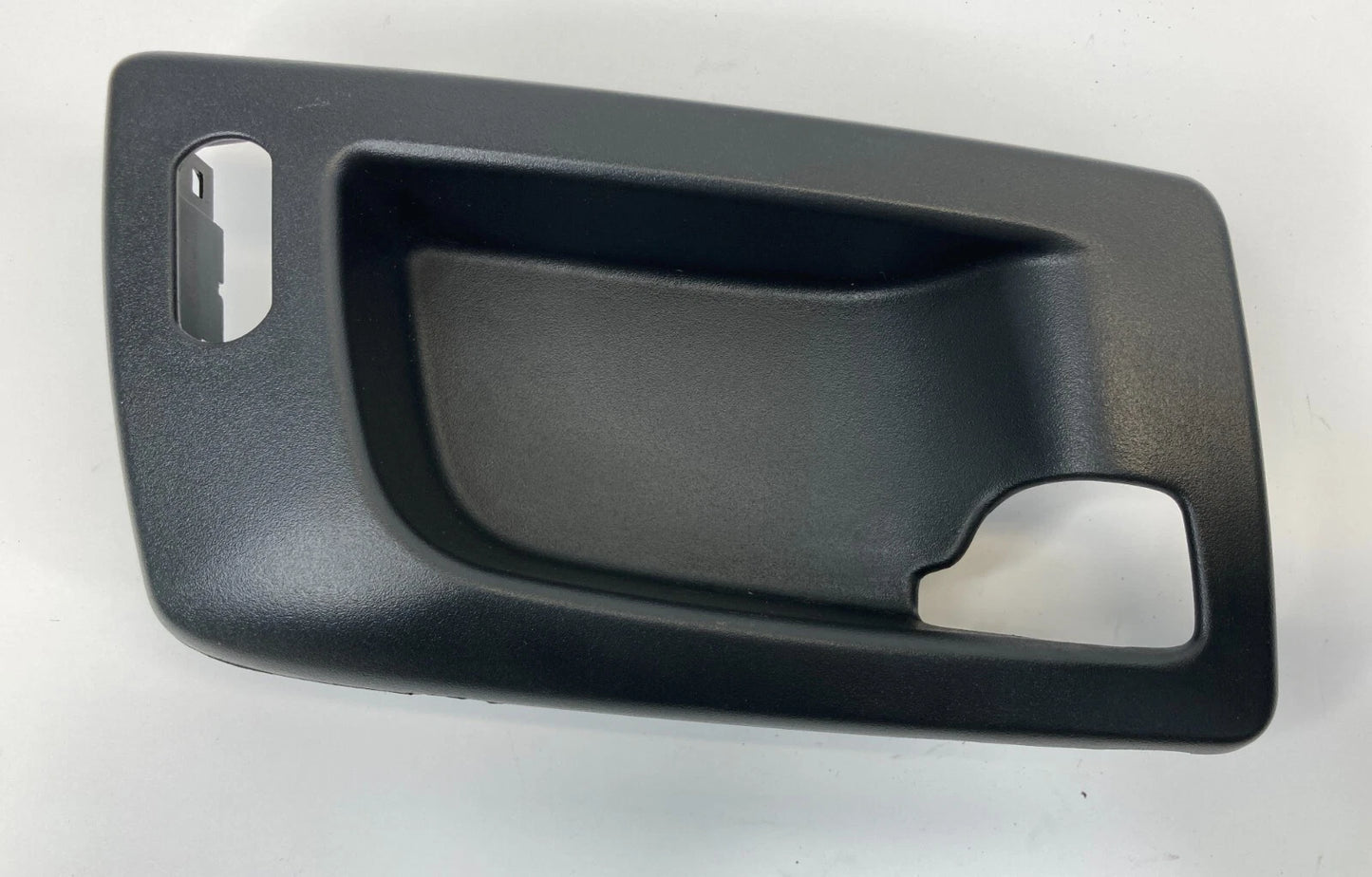03-07 CADILLAC CTS FRONT RIGHT SIDE INTERIOR DOOR HANDLE BEZEL TRIM 15824443 OEM