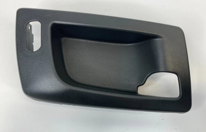 03-07 CADILLAC CTS FRONT RIGHT SIDE INTERIOR DOOR HANDLE BEZEL TRIM 15824443 OEM