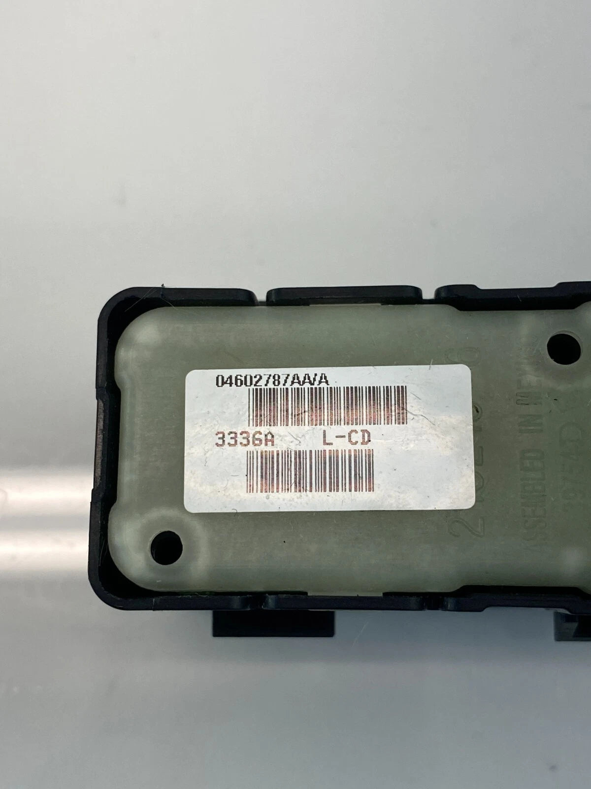 07-10 JEEP GRAND CHEROKEE DODGE REAR RIGHT SIDE WINDOW SWITCH 04602787AA