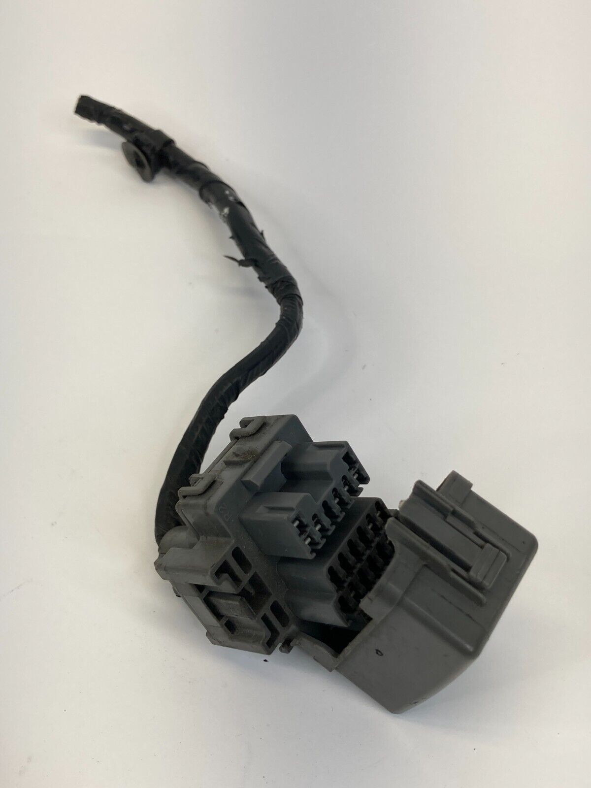 2006 06 Mazda MPV 3.0L 24V Diagnostic Plug Port Socket Connector OEM