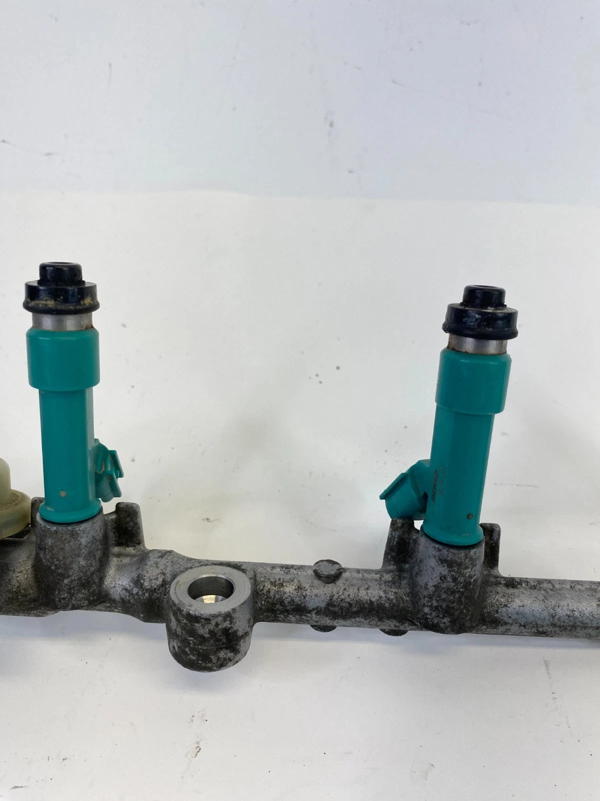 2008-2015 Scion xB Engine Fuel Injection Rail W/ Injectors Assembly OEM