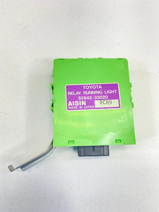 1998 1999 2000 LEXUS LS400 RUNNING LIGHT RELAY CONTROL MODULE 82642-33020 OEM