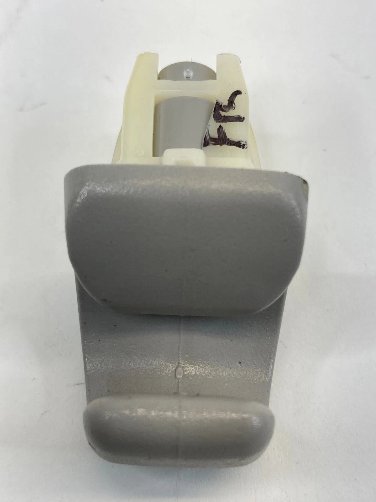 2004-2009 TOYOTA PRIUS FRONT RIGHT SUN VISOR RETAINER SUNVISOR HOLDER CLIP OEM