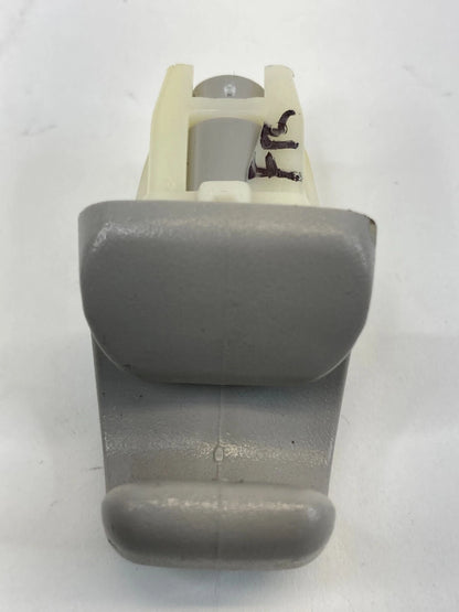 2004-2009 TOYOTA PRIUS FRONT RIGHT SUN VISOR RETAINER SUNVISOR HOLDER CLIP OEM