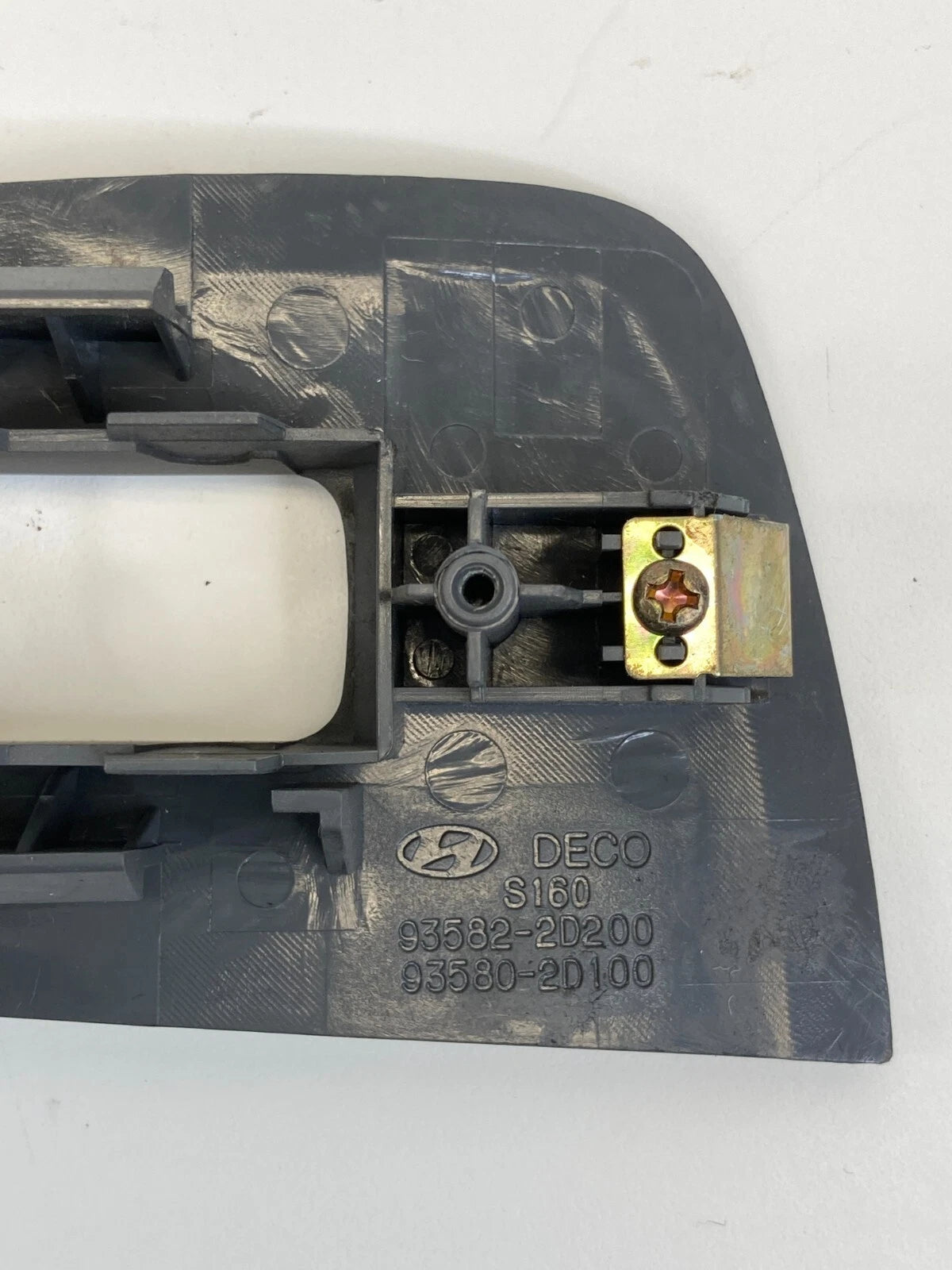 2001-2006 HYUNDAI ELANTRA REAR RIGHT SIDE WINDOW SWITCH COVER TRIM 93582-2D200