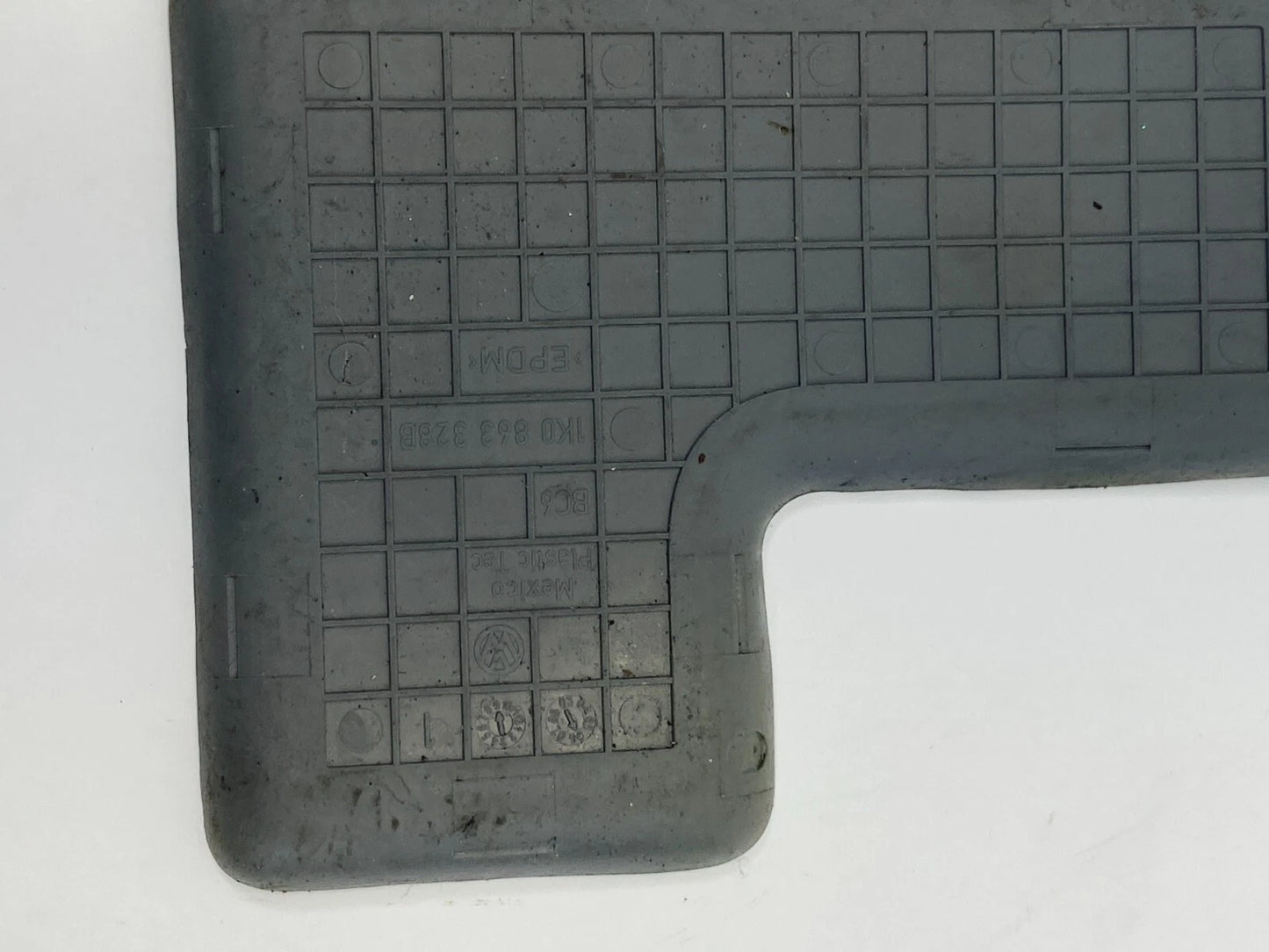 2005-2010 VOLKSWAGEN JETTA REAR CONSOLE MAT RUBBER LINER INSERT 1K0-863-328B OEM