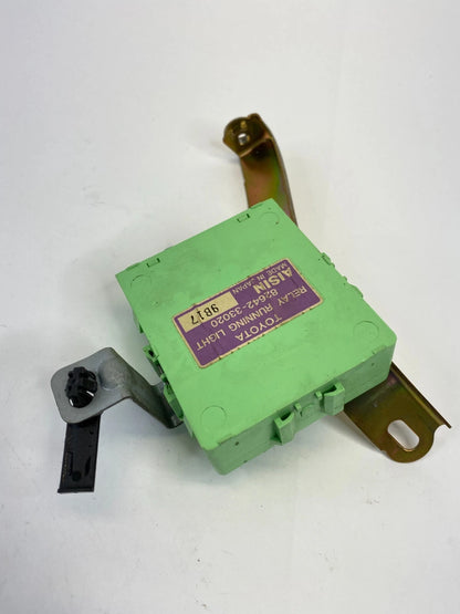 1998-2005 LEXUS GS300 RELAY RUNNING LIGHT CONTROL MODULE UNIT 82642-33020 OEM