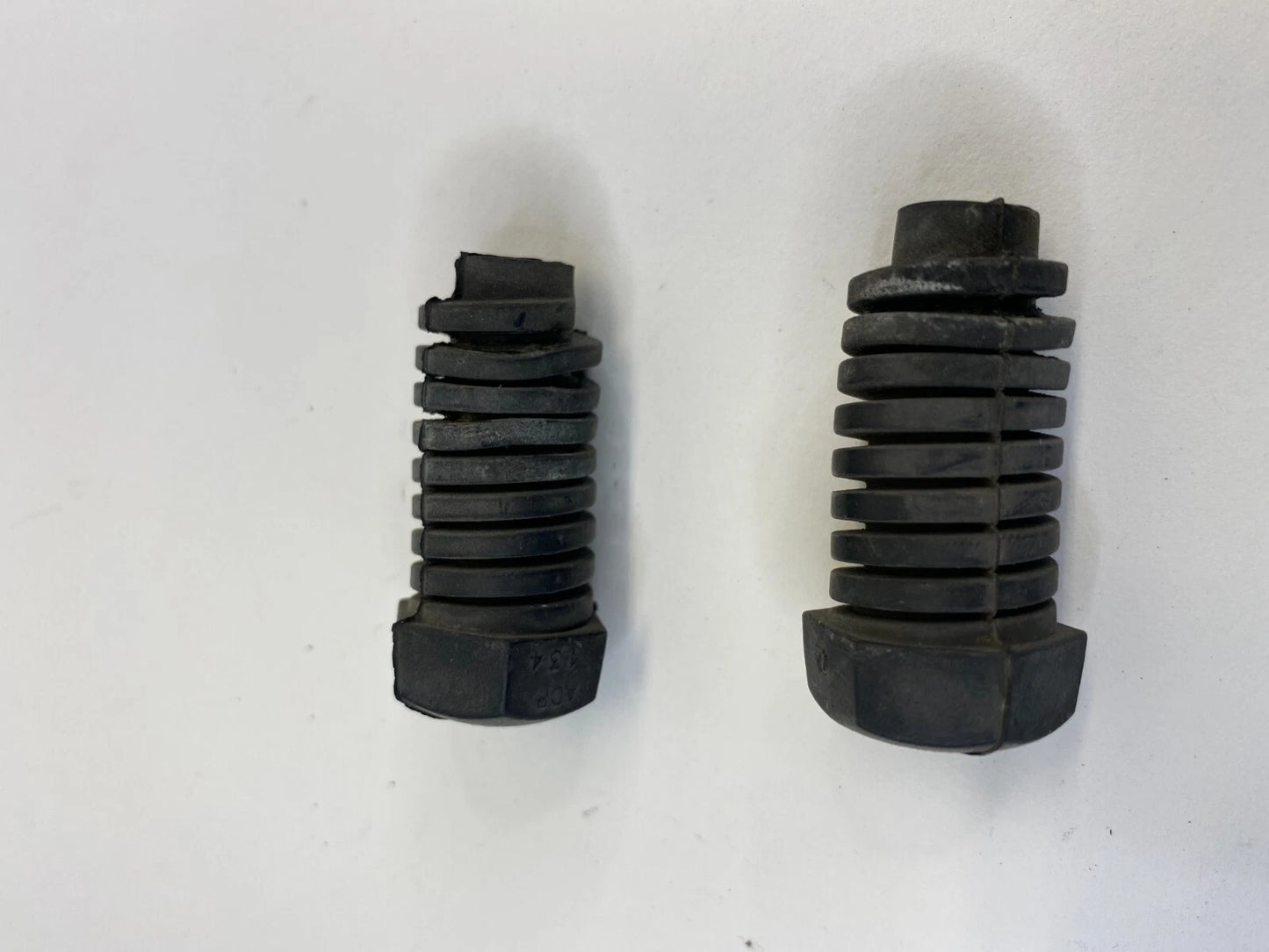 2004-2006 CADILLAC SRX FRONT HOOD BUMPER RUBBER ADJUST PAIR SET OEM