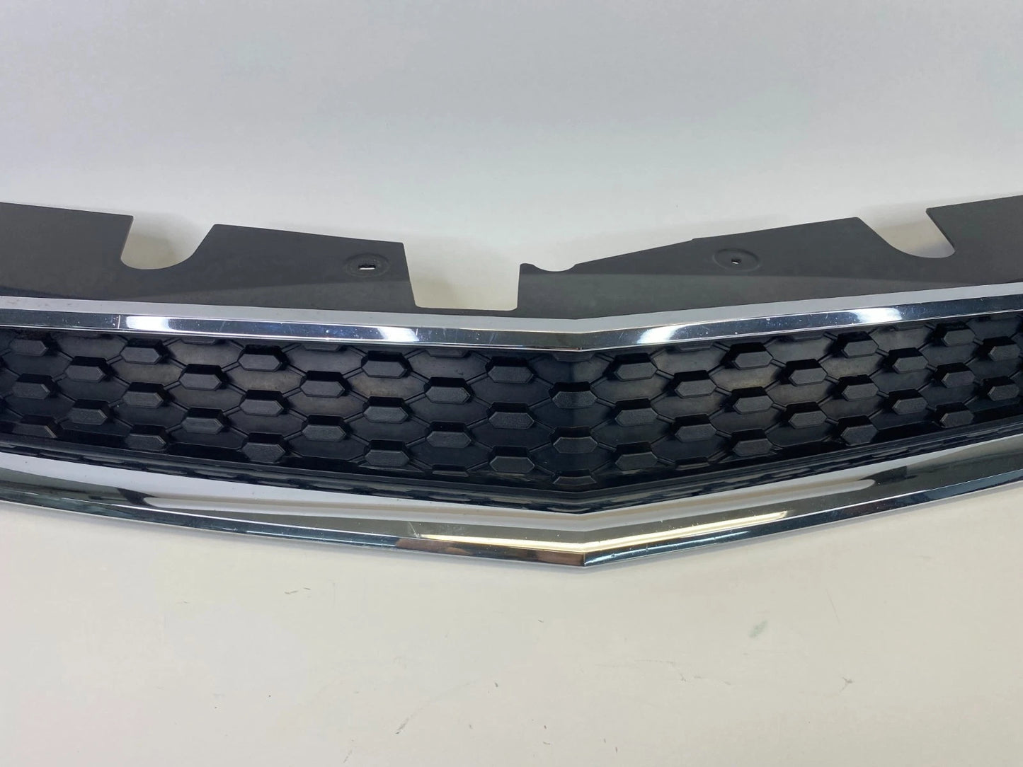 2010-2015 CHEVROLET EQUINOX FRONT UPPER CENTER RADIATOR GRILL GRILLE W/ CHROME