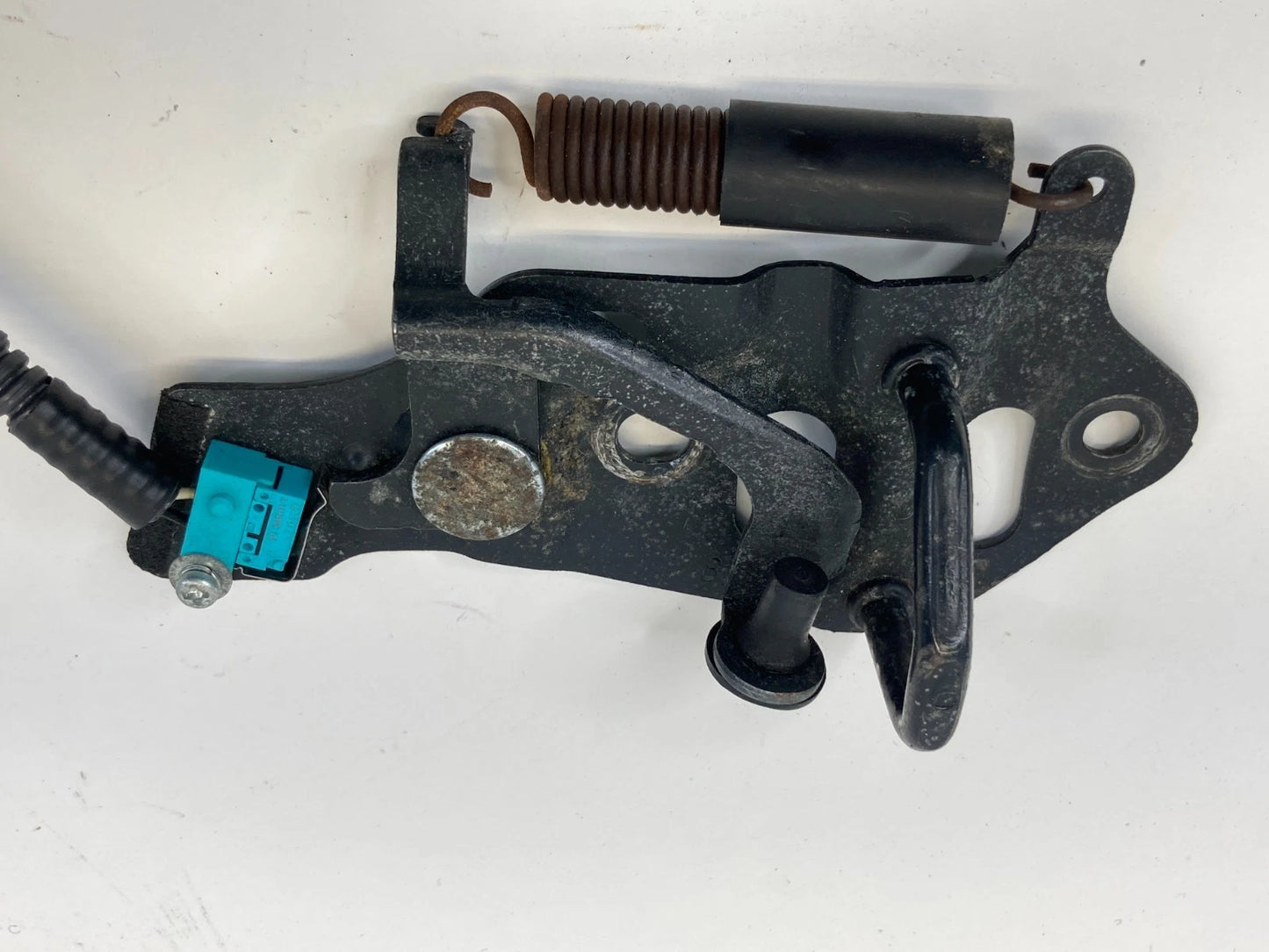 2006-11 LEXUS GS350 GS450H GS460 REAR TRUNK DECK LID LOCK LATCH STRIKE PLATE