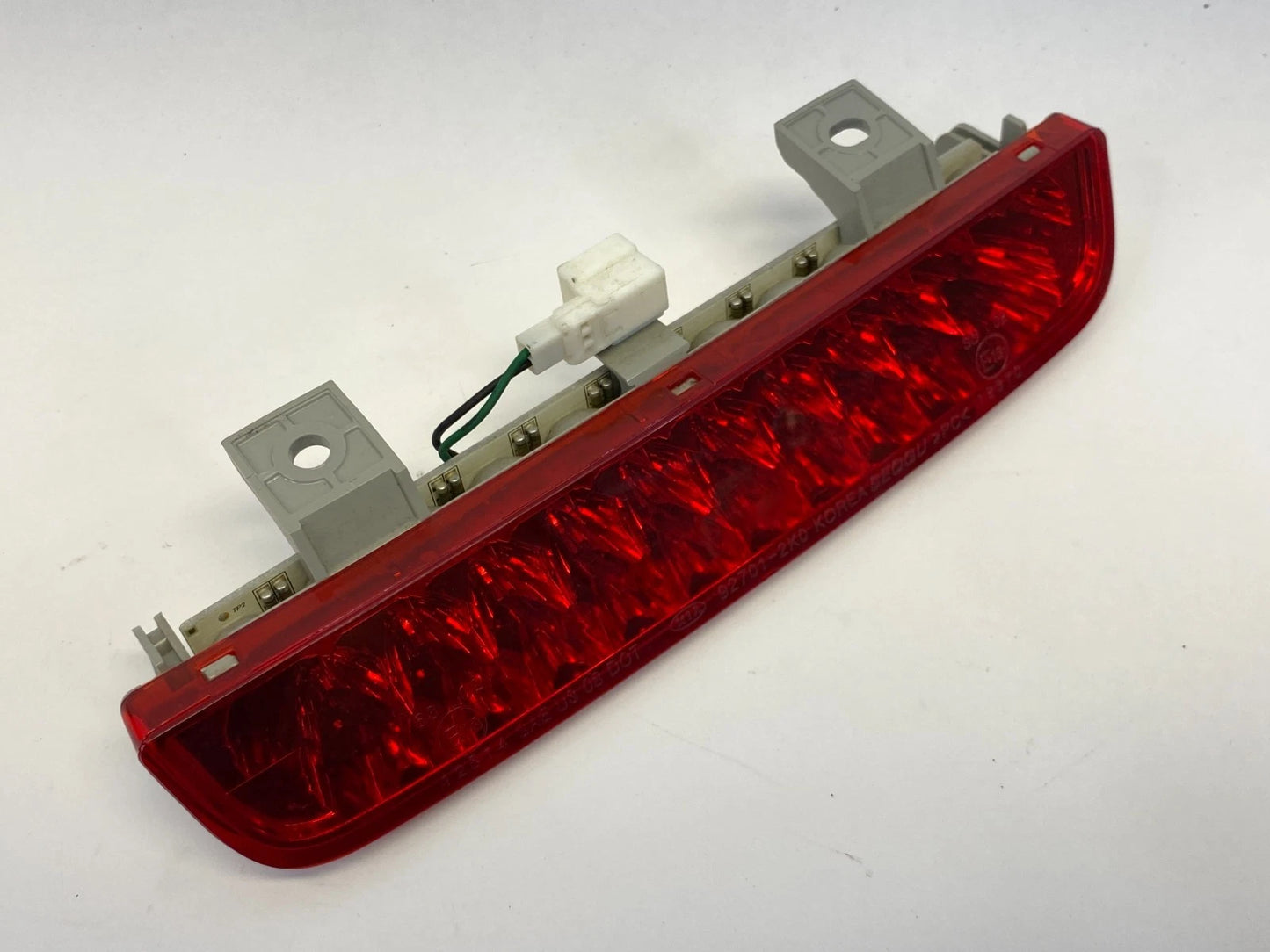 2010-2013 KIA SOUL WAGON HIGH MOUNTED THIRD 3RD BRAKE LIGHT LAMP 92701-2K0 OEM